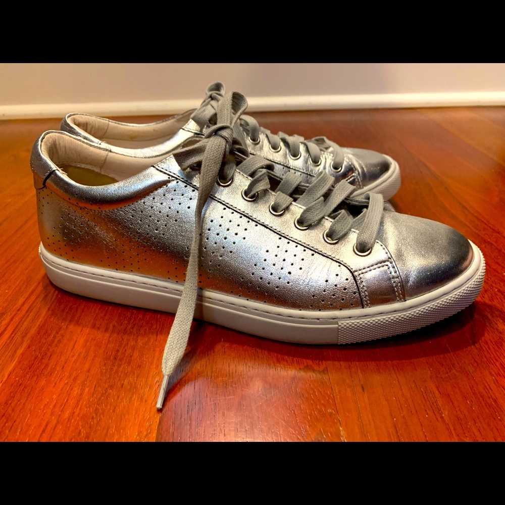 Treasure & Bond sneakers, silver, size 10.